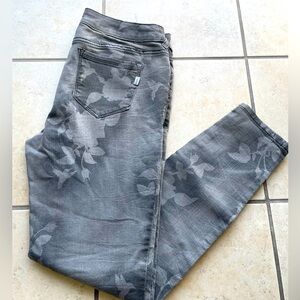 1822 Denim Gray Ankle Cropped Jeans